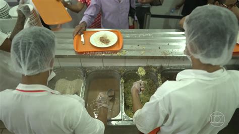 Globo Repórter investiga os desafios de produzir comida para.